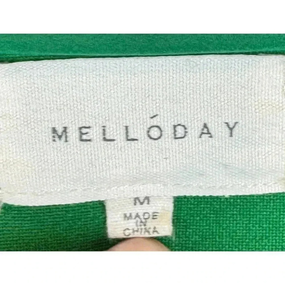 Melloday Green Button-Shoulder Long Sleeve Top - Medium - Picture 7 of 9